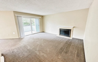 Spacious 2BR/2BA Condo by Jackson Park Golf Course | Pool Access