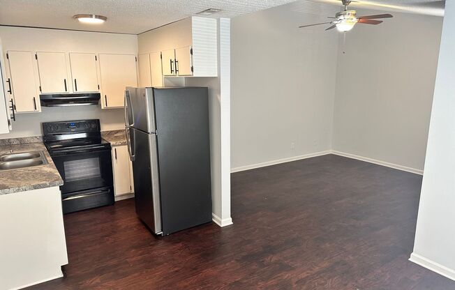 1 bed, 1 bath, 607 sqft, $1,100, Unit #21