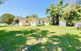 Charming 2 Bedroom Home with Fenced Yard & Screened Patio – Prime Location!