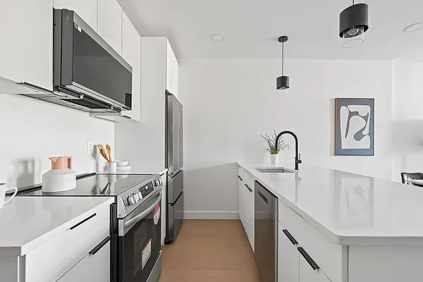 156 5 AVE