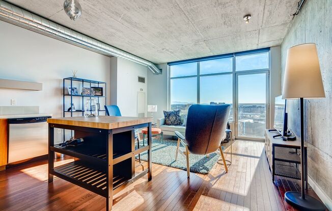 1 bed, 1 bath, 692 sqft, $2,500, Unit NES1926-1215