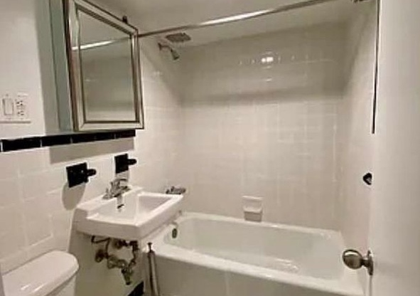 Studio, 1 bath, $2,400, Unit 1A