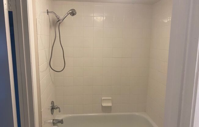 1 bed, 1 bath, $1,340, Unit Apt. A