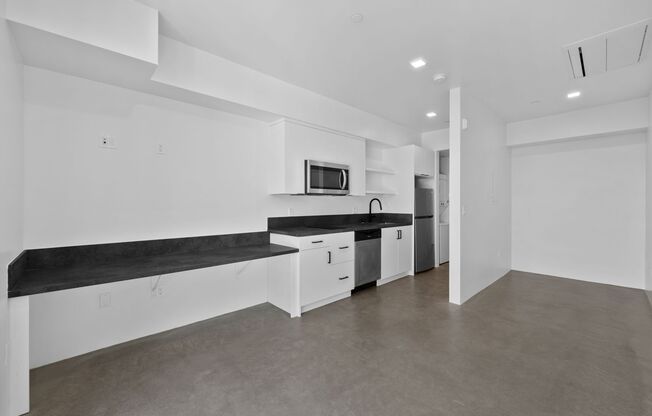 Studio, 1 bath, 353 sqft, $1,995, Unit Unit 10