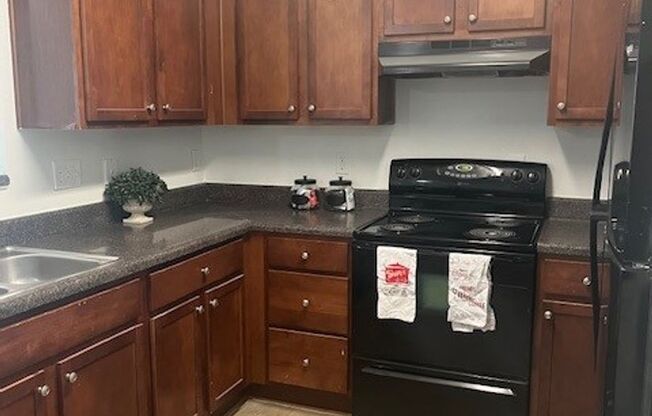 ***Back to School Special*** Waived $350.00 Adm. Fee Look and Lease CHARMING 3 BEDROOMS TOWNHOME!!!