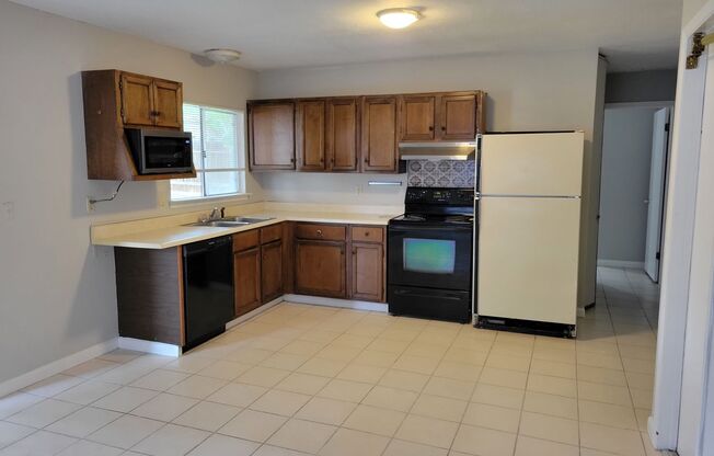 3 beds, 2 baths, $1,495