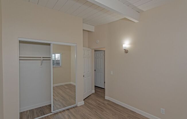 2 beds, 1 bath, 800 sqft, $2,250, Unit 1212