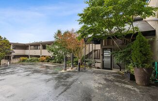 2 Bed / 2 Bath updated Mercer Island condo $2,995/mo
