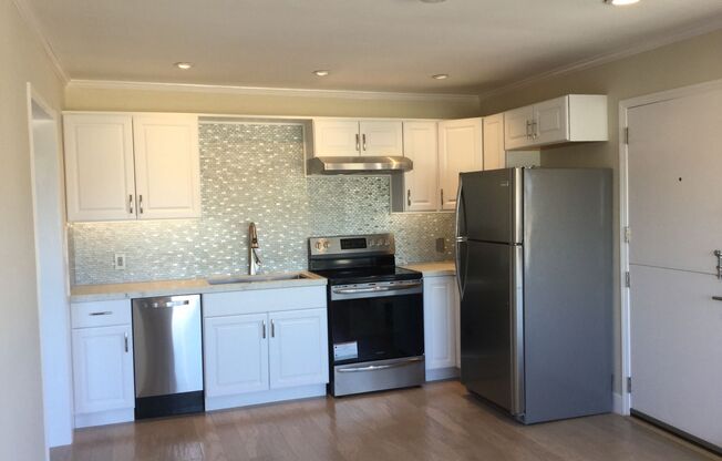 2 beds, 1 bath, 601 sqft, $3,500, Unit Apt 4