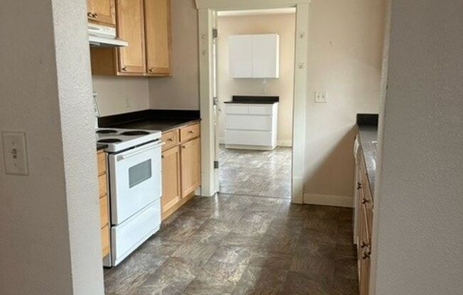 2 beds, 1 bath, $1,900