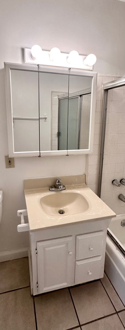 1 bed, 1 bath, $1,990, Unit 23