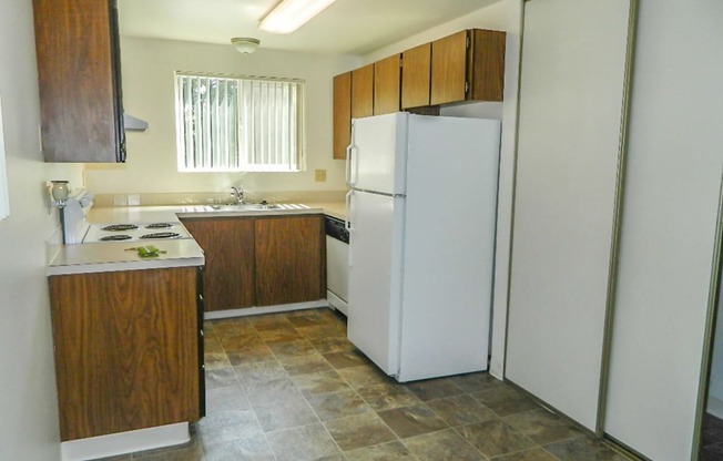 La Verde Apartments Kitchen