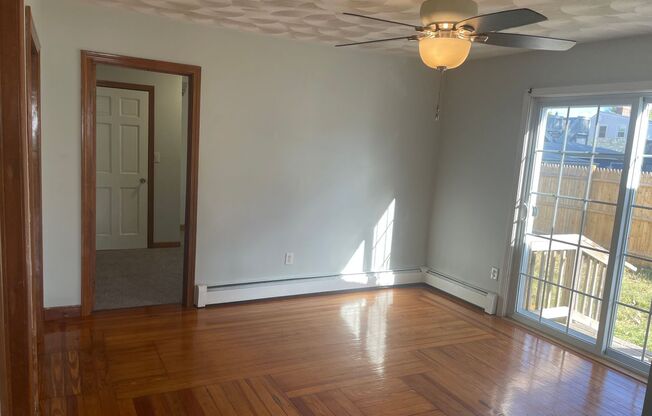 3 beds, 1 bath, $2,200