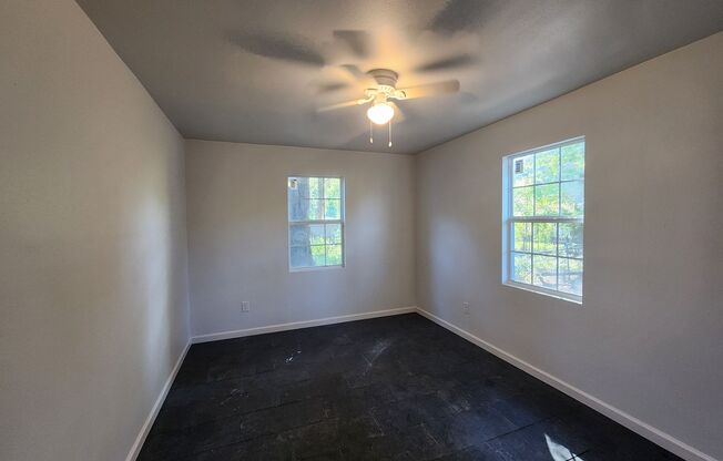 3 beds, 1 bath, $1,000