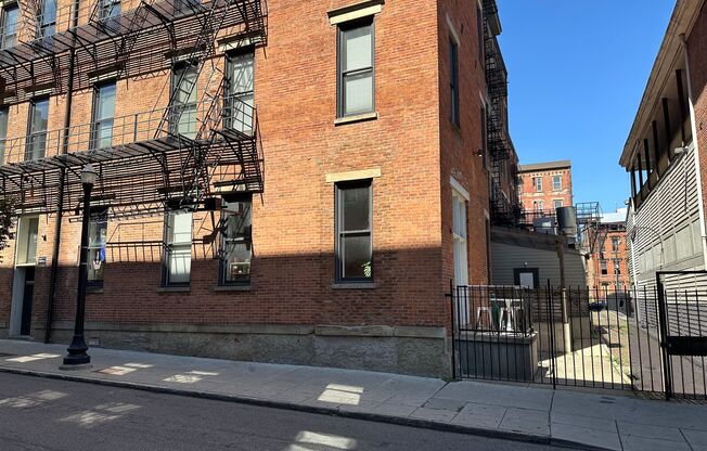 1200 Main St