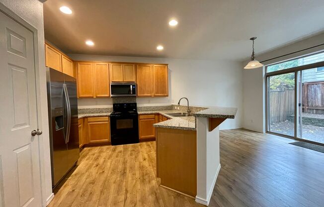 Traditional Beaverton 4 Bed 2.5 Bath House ~  Convenient to Nike, Intel Aloha and Washer & Dryer Hook Ups and Garage!