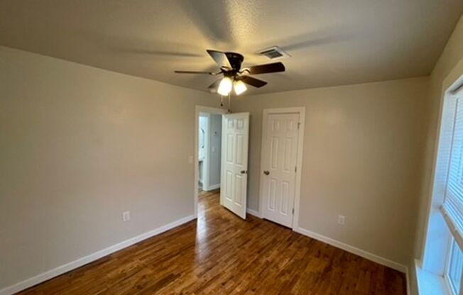 3 beds, 2 baths, $1,350