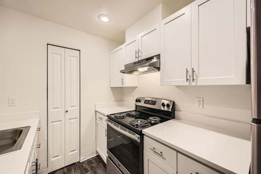 A Premium 1 Bedroom 1 Bath Kitchen at Brookhaven Apartments