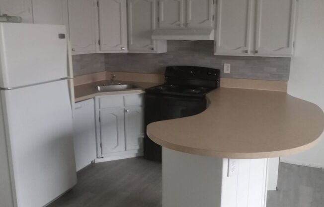 2 beds, 1 bath, 785 sqft, $1,230