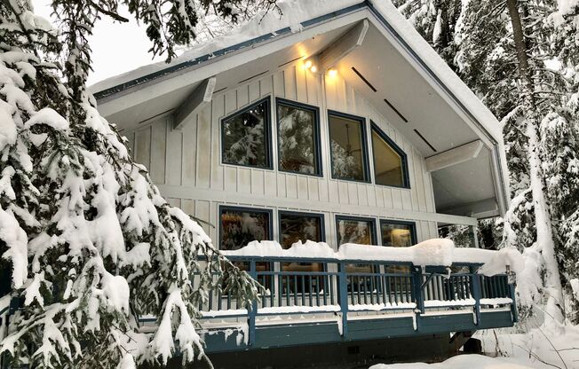 Girdwood 3 Bedroom House w/ Garage