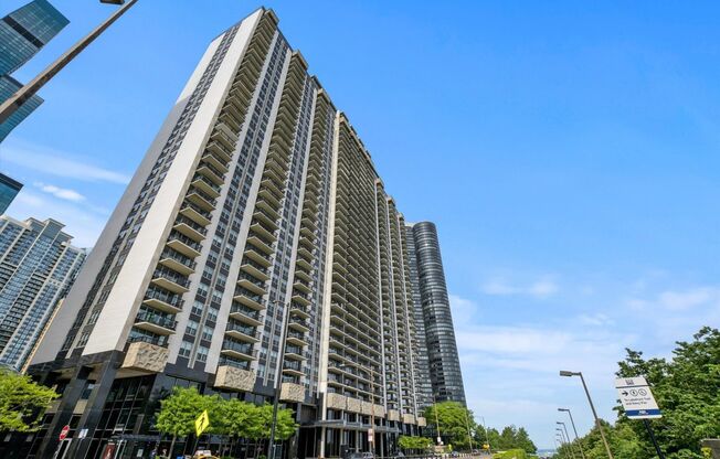 Highly desirable 1b apartment in Lakeshore East