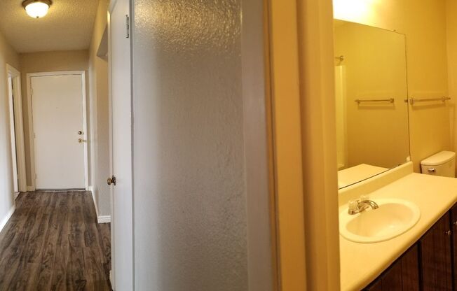 2 beds, 1 bath, 1,032 sqft, $1,045, Unit 1037C