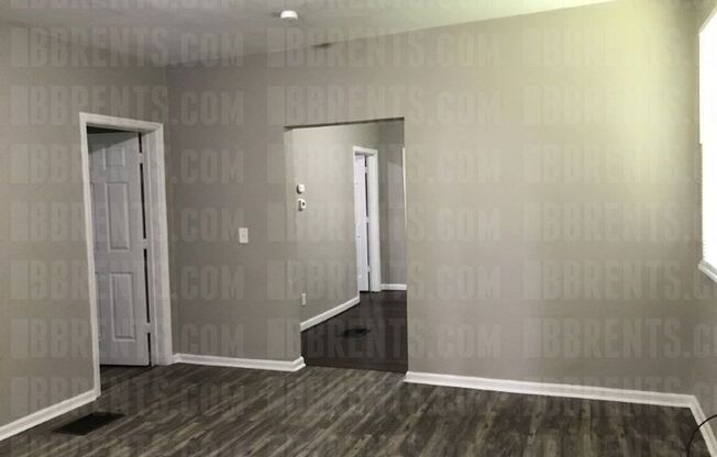 218 Pershing Ave 3BR/1BA (Hamilton) **DEPOSIT PENDING** Email Leasing@bbrents.com to join the waitlist!