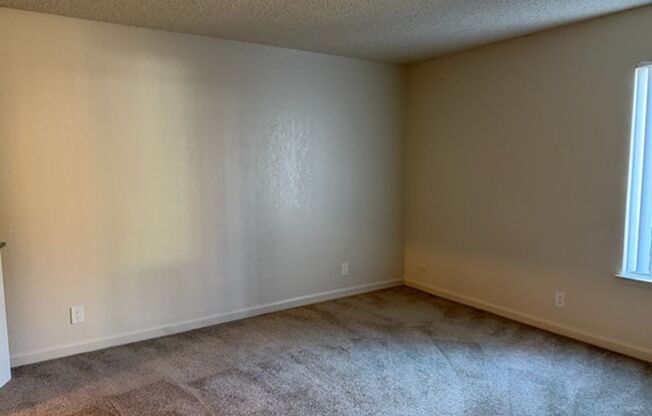 2 beds, 1 bath, 1,015 sqft, $1,795, Unit 089