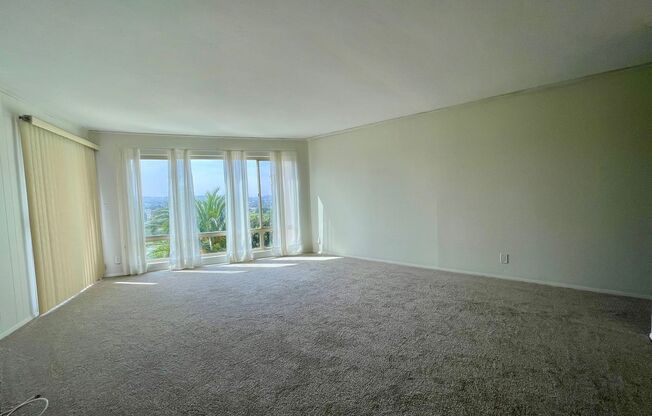 Beautiful One Bedroom One Bathroom Plus Den in La Mesa!