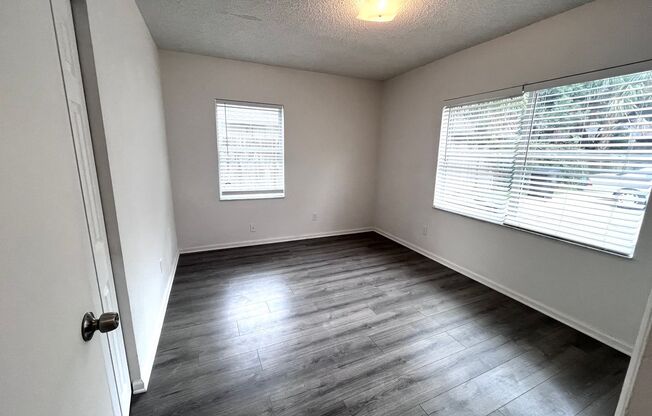 2 beds, 1 bath, $1,595