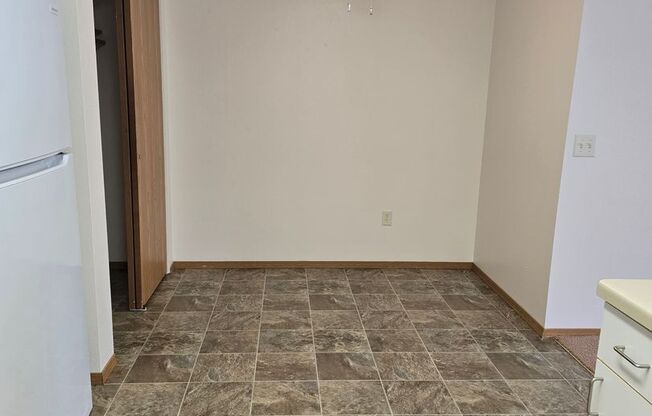 2 beds, 1 bath, 850 sqft, $1,259, Unit PL   7506