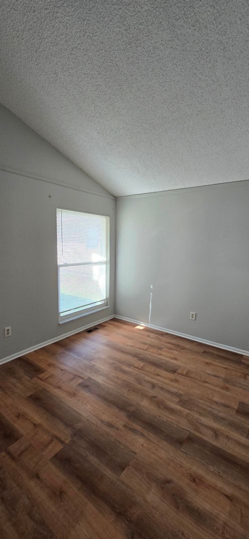 3 beds, 1 bath, $1,200