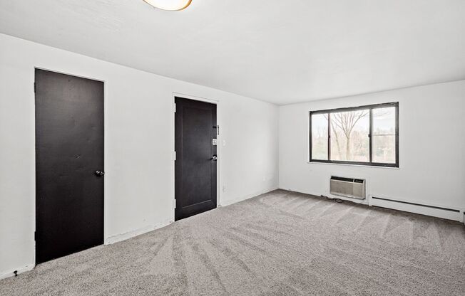 2 beds, 1 bath, 850 sqft, $949, Unit 10615 Lindberg Ave. C4 - Apt. 4