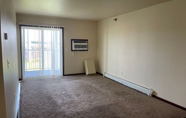 2 beds, 2 baths, 894 sqft, $1,015, Unit 5400-205