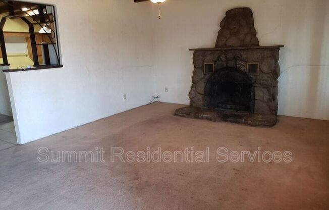 3026 E ALTA VIS ST