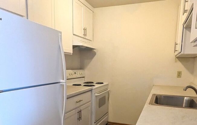 2 beds, 1 bath, 975 sqft, $1,295, Unit 105