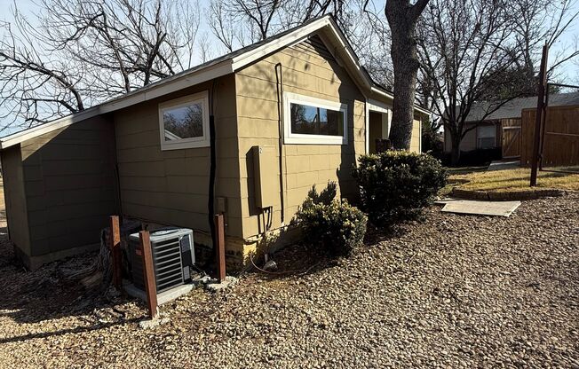 Full Brick 1 Bed 1 Bath