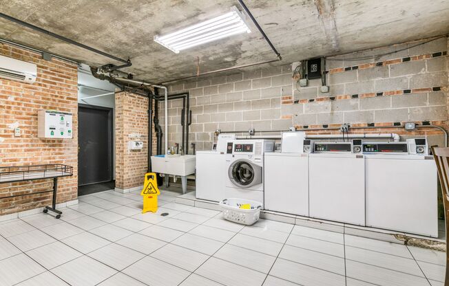 Studio, 1 bath, 387 sqft, $1,395, Unit 409
