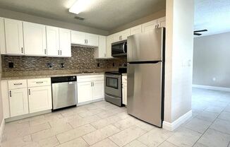 2 beds, 2 baths, $1,600, Unit Unit 204