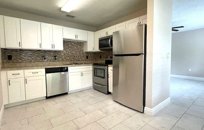 2 beds, 2 baths, $1,600, Unit Unit 204