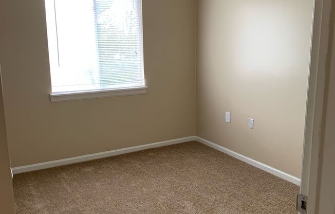 1 bed, 1 bath, 670 sqft, $1,075, Unit 115RC