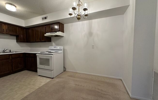 2 beds, 1 bath, $795, Unit 5