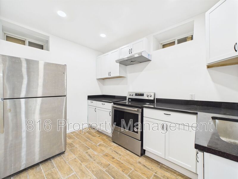 1106 E 40 ST