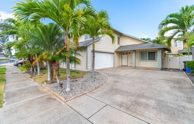 Renovated 3br/2.5ba House with 2 car garage & enclosed yard