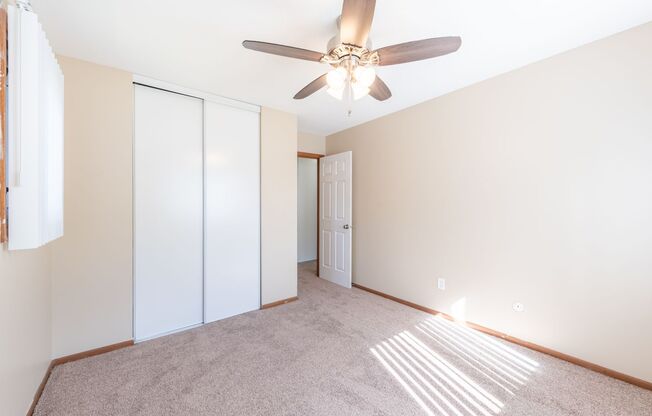 2 beds, 1 bath, $1,190, Unit 70012