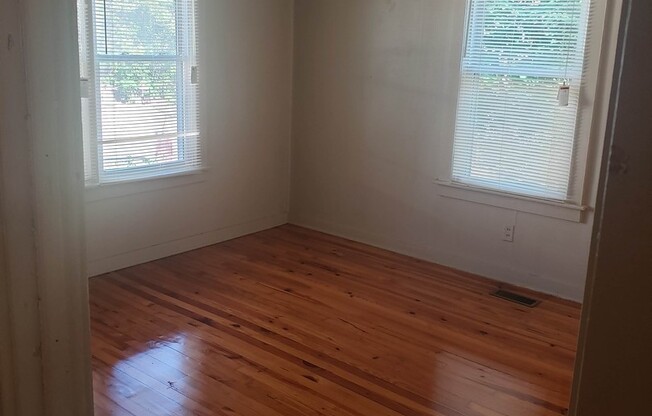 2 beds, 1 bath, $950