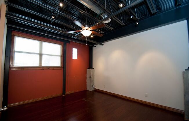 2 beds, 1 bath, 950 sqft, $1,150, Unit AW L-10