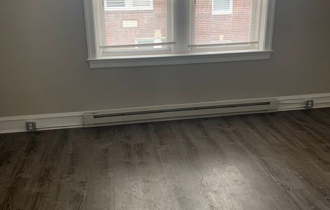 2 beds, 1 bath, $1,250, Unit E-22