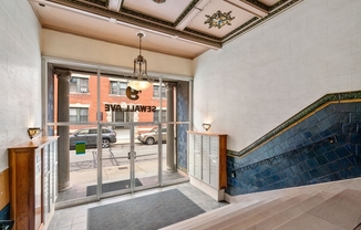 Studio, 1 bath, 450 sqft, $2,450, Unit 117