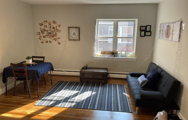 2 beds, 1 bath, $2,920, Unit 7